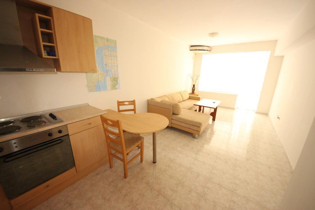 Sunny Day 1 - Menada Apartments Sunny Beach Oda fotoğraf